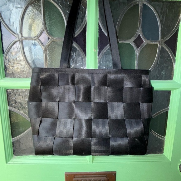 Harveys Handbags - EUC 🖤 Harveys Seatbelt Bag Carryall– Black 🖤
